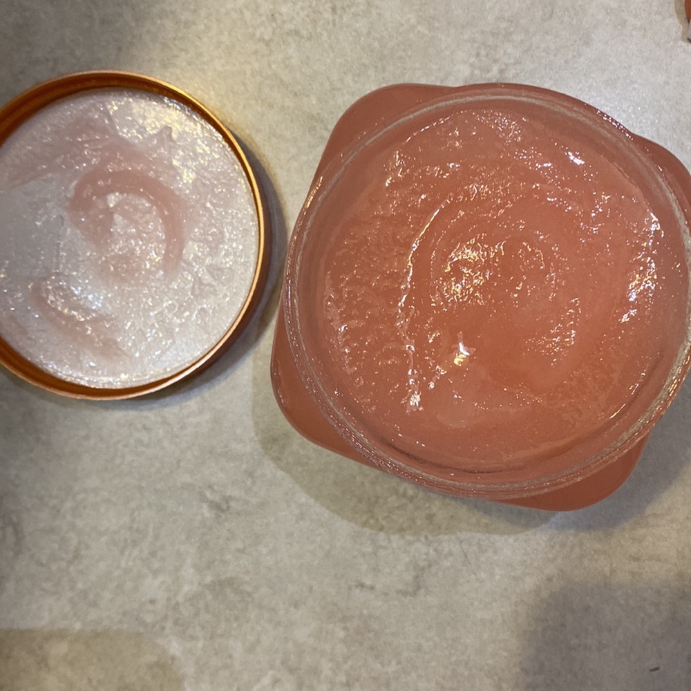 3 SNOWMAN FACE-MASKS, MOROCCAN ROSE TREE HUT SCRUB, AND NINE TINTED LIP GLOSSES! - Picture 2 of 5
